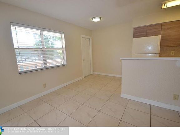 5th image of 2607 NE 8th Ave APT 27