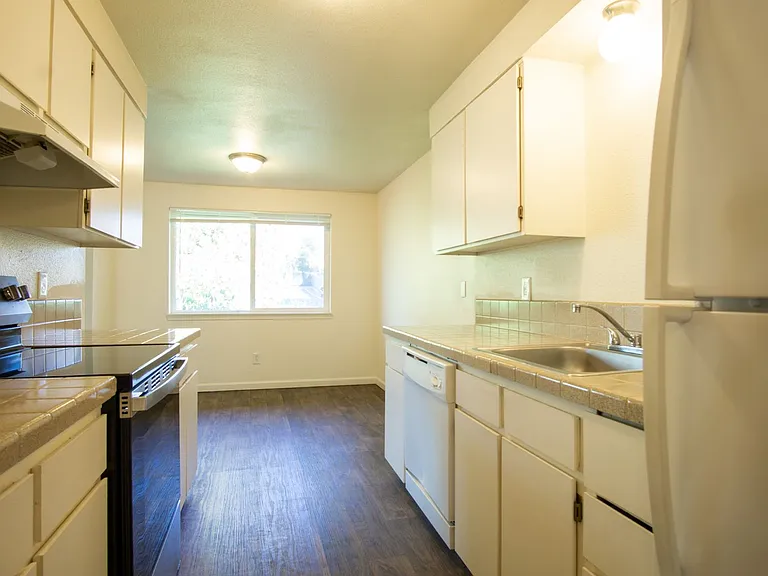 147A - Park Place Apartments — Photo 9