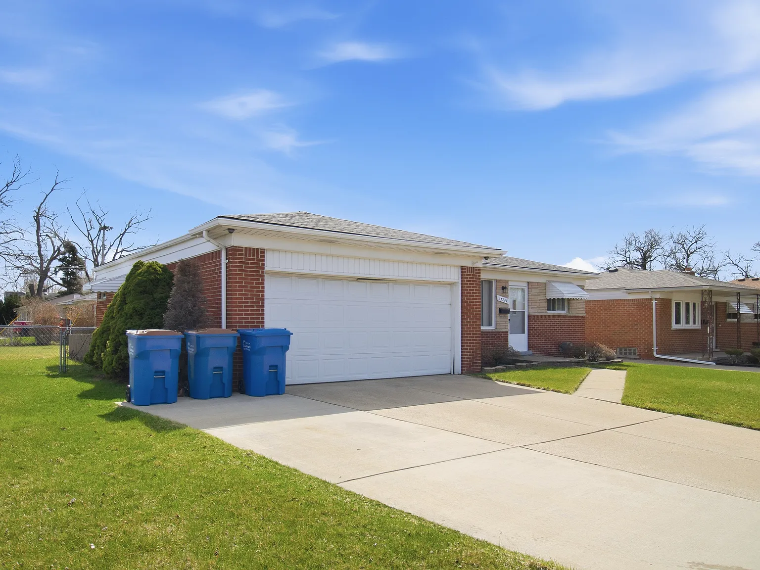 3 bed, 1.5 bath, 990 sqft, $2,100 — Photo 4