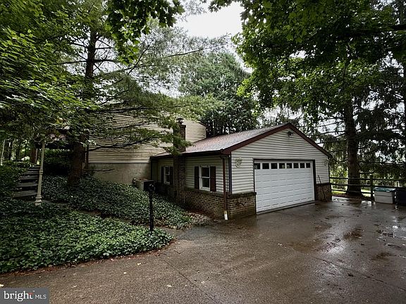 3rd image of 292 Mine Rd