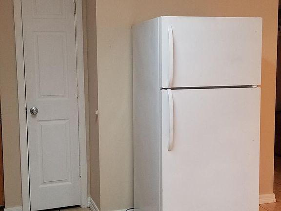 4th image of 101 Landon Ln