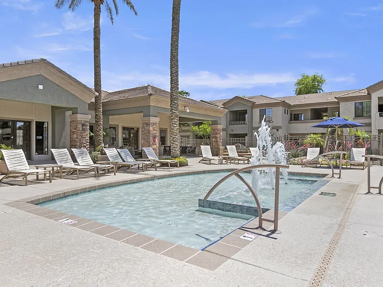 Adiamo Palm Valley Apartments in Goodyear, AZ
