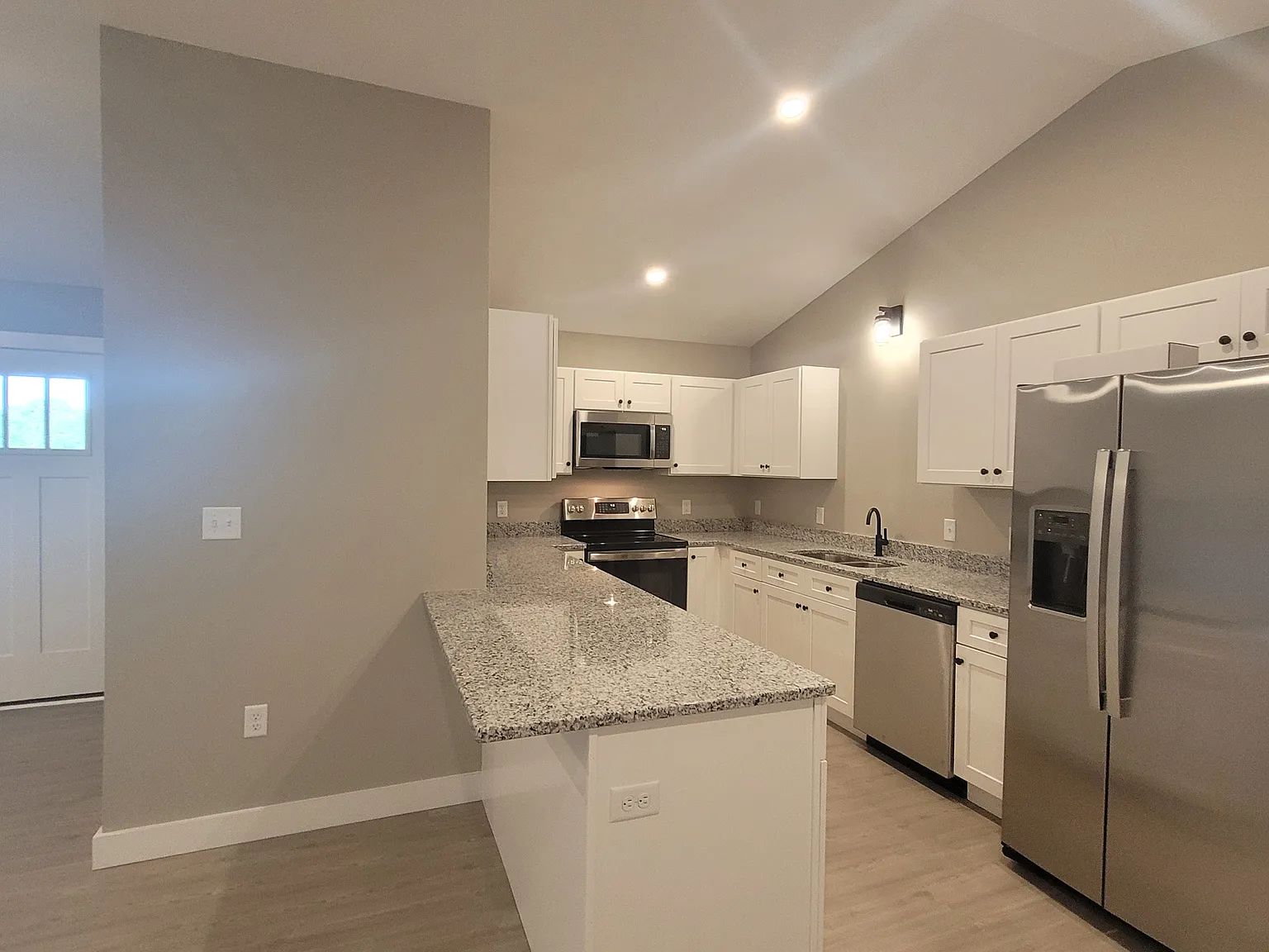 2 bed, 1200 sqft, $2,250 — Photo 1