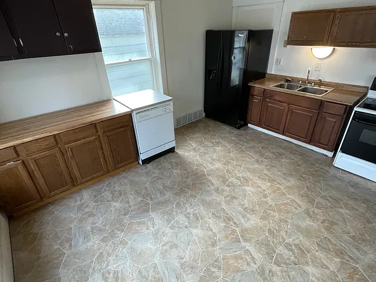 607 Grant St — Photo 4