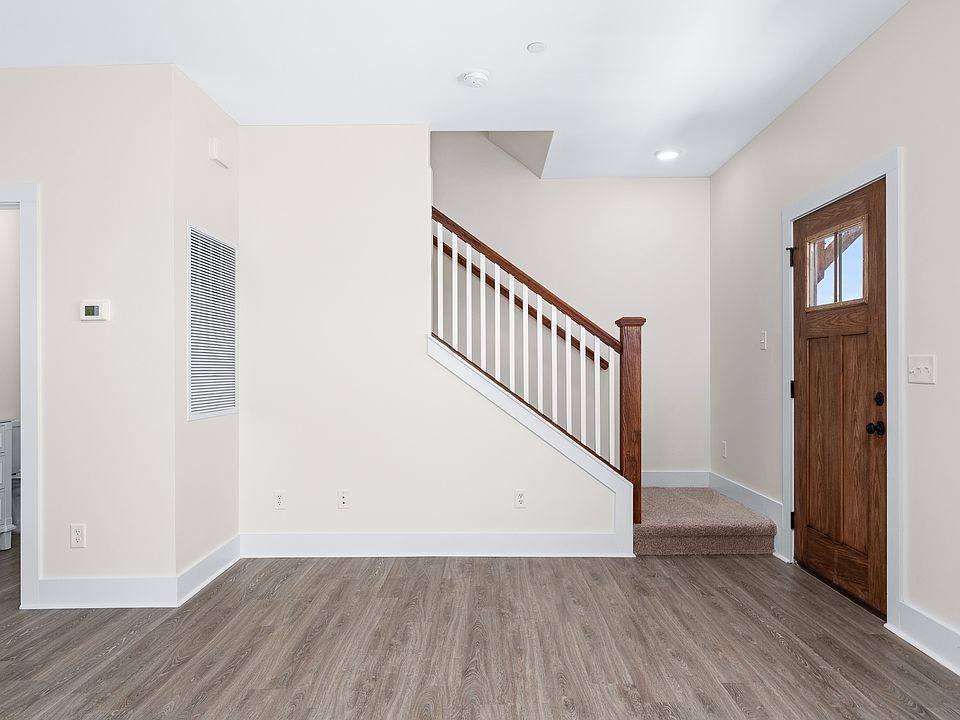 1st image of 1424 Spring Pointe Ln