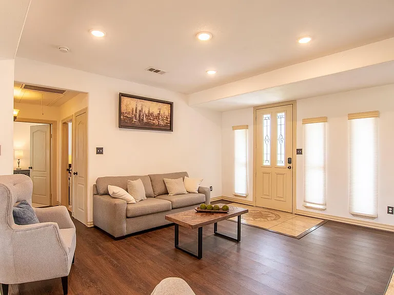 3631 Seguin Dr — Photo 5