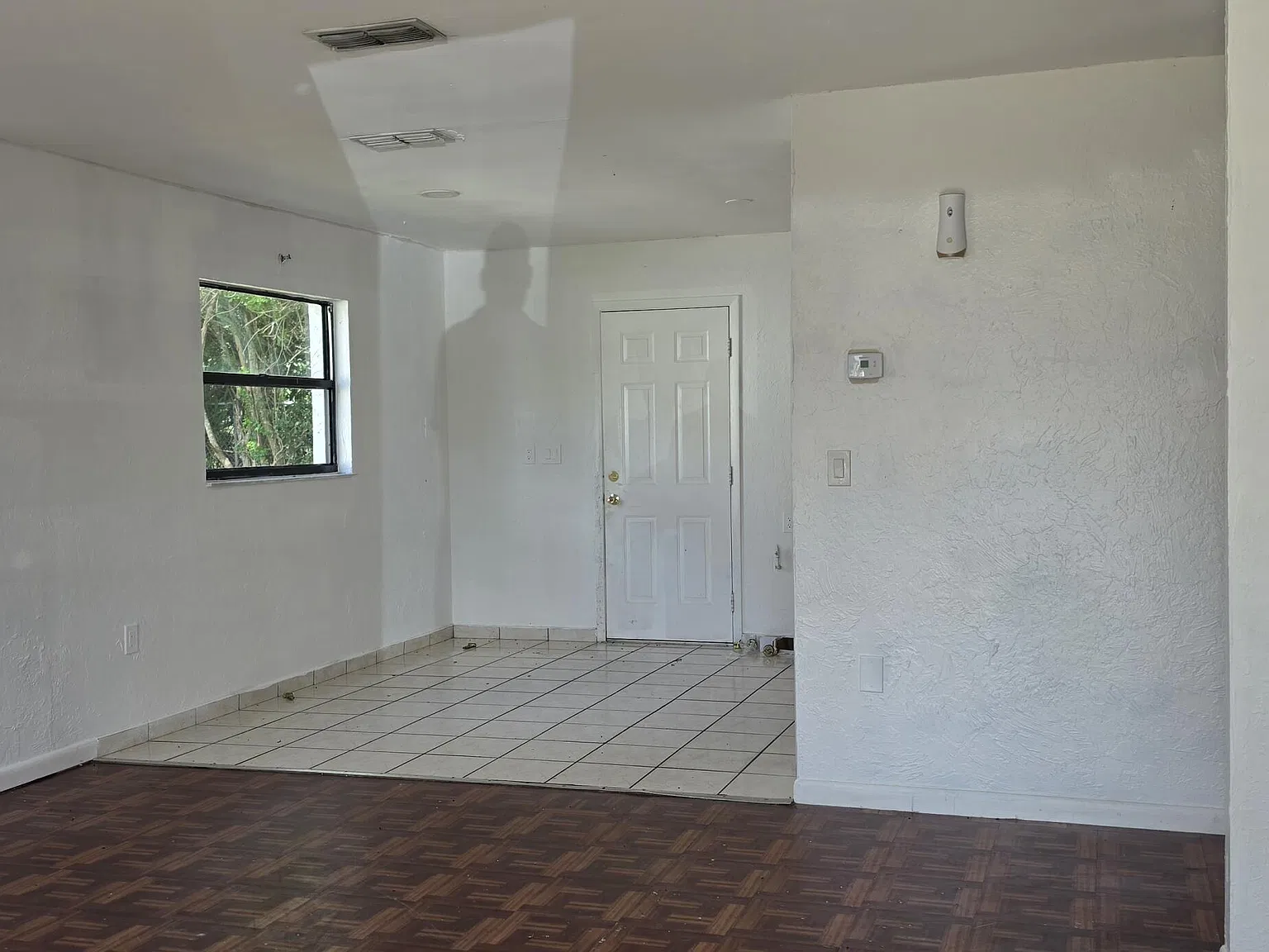 2 bed, 1.0 bath, 810 sqft, $1,150 — Photo 2