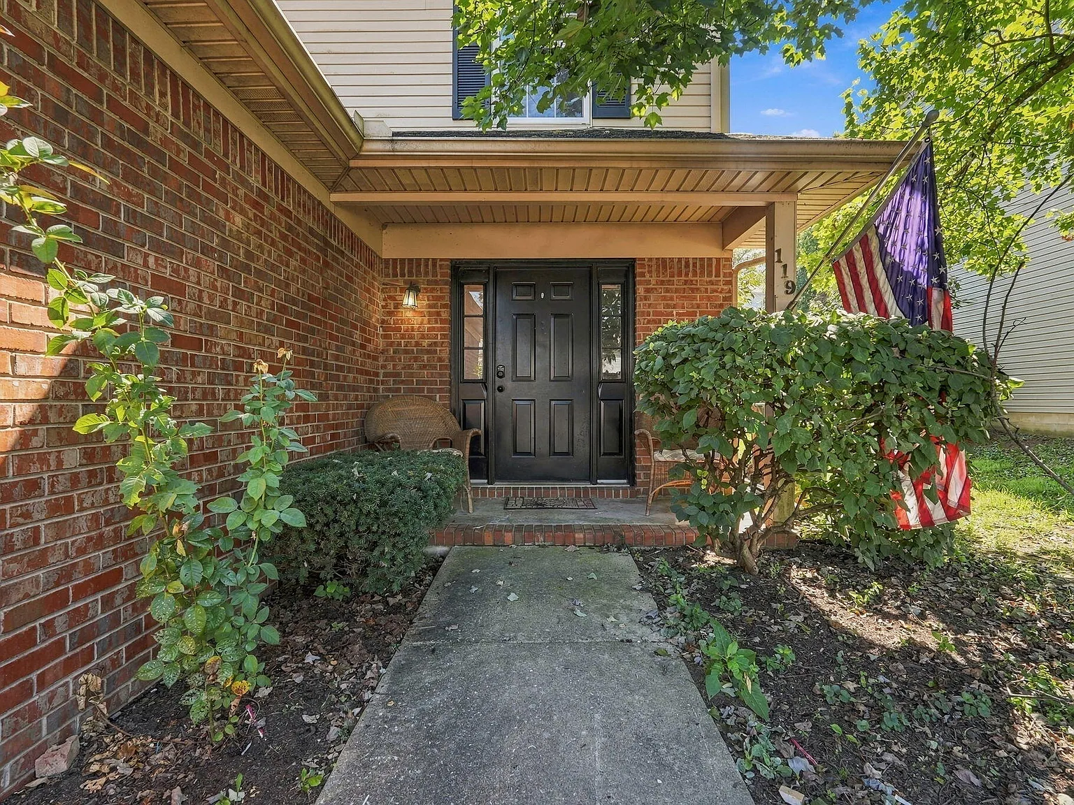 2 bed, 1.5 bath, 1358 sqft, $1,600 — Photo 3