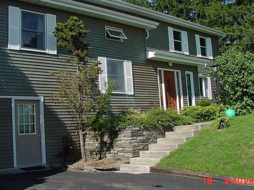1452 Hanshaw Rd