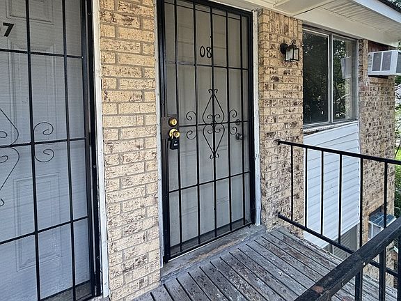 4th image of 211 Hodge St #208