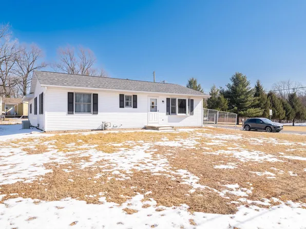 401 Morton St, Creve Coeur, IL 61610