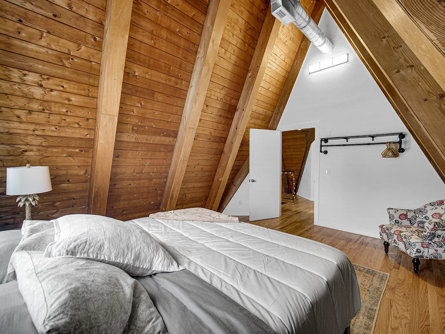 6 bed, 2300 sqft, $3,100 — Photo 3