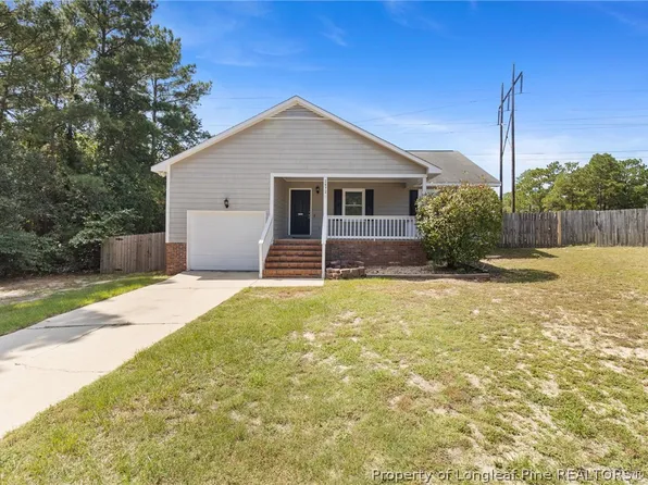 2972 Peacock St, Hope Mills, NC 28348