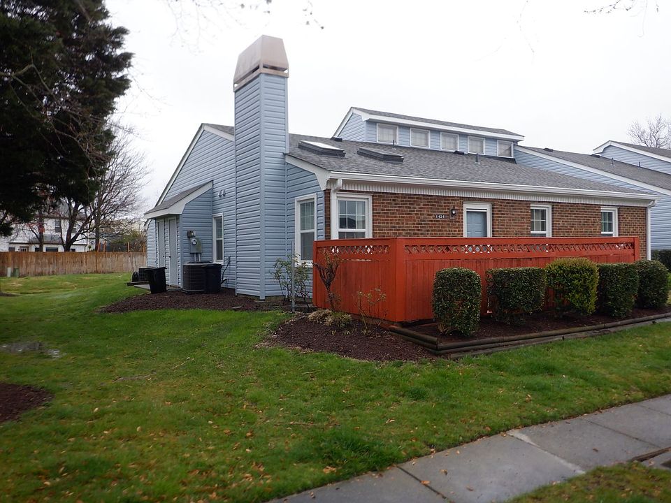 1st image of 1424 Lake Geneve Dr