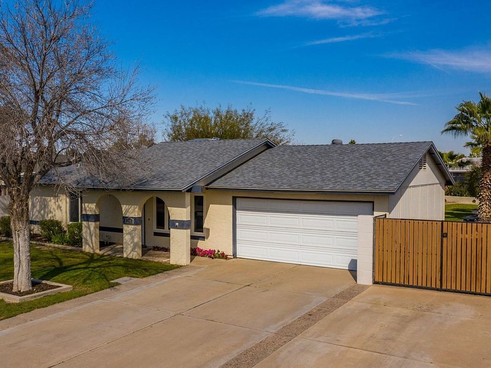 Front Exterior with RV Gate