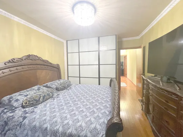 2963 Voorhies Avenue image 33 of 53