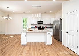 5th image of 115 W Lacy St