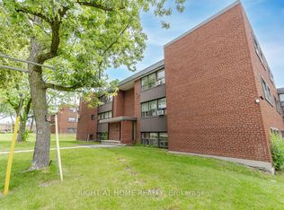 33 Flamborough Dr #C8, Toronto, ON M6M 2R5