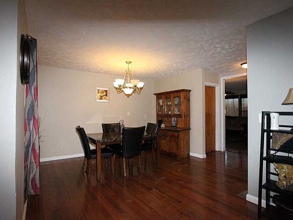 3rd image of 416 Hedgewood Dr