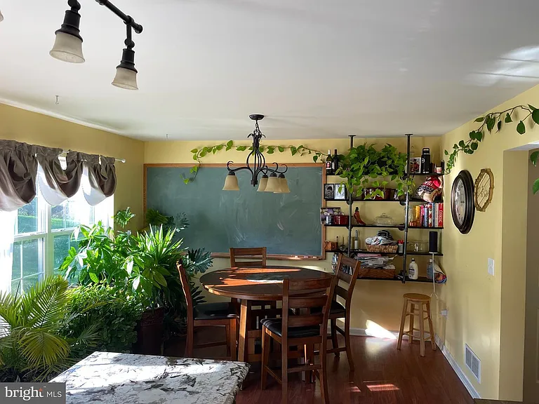 192 Old Schoolhouse Ln — Photo 5