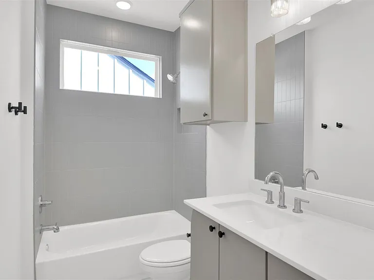 7208 Providence Ave #2 — Photo 15