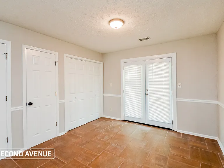 4830 Thornwood Dr — Photo 4