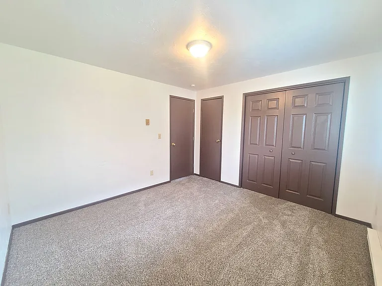 2410-2414 E Queen Ave. — Photo 11