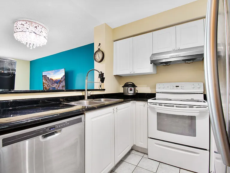 1 Lee Centre Dr — Photo 11