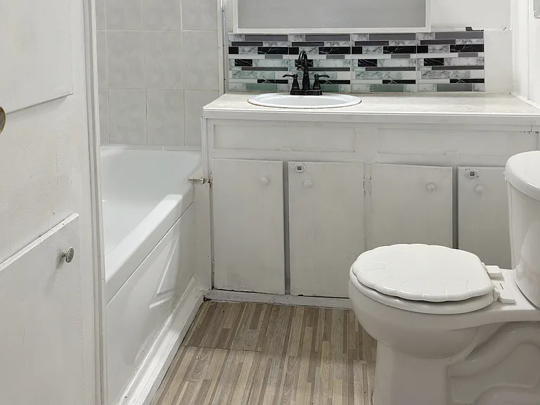 805 SW 1st St #5 — Photo 13