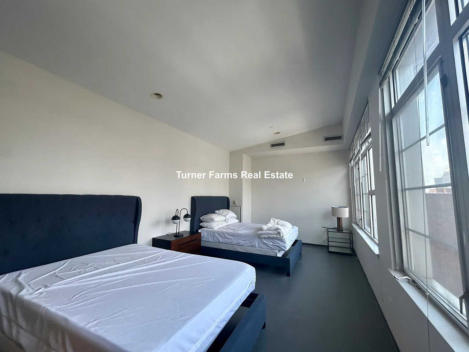 3 bed, 1.5 bath, 7777 sqft, $5,500 — Photo 2