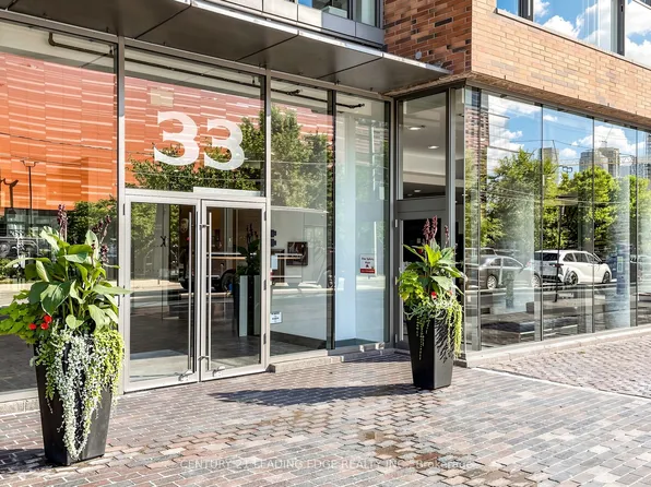 33 Mill St #210, Toronto, ON M5A 3R3
