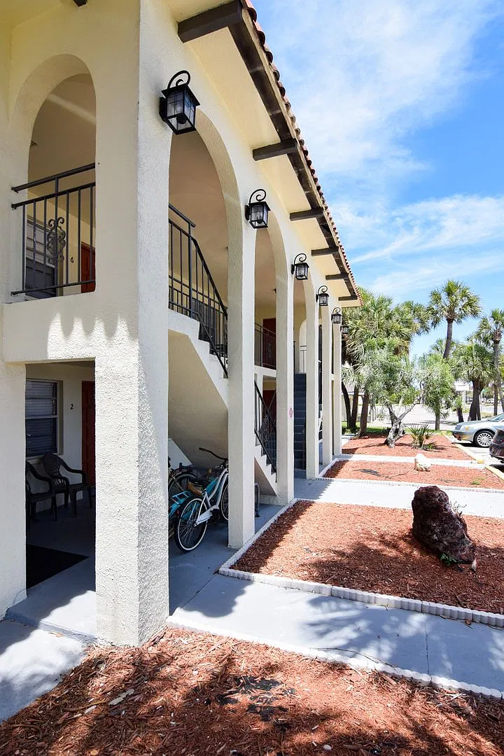 Oasis II on St Pete Beach — Photo 3