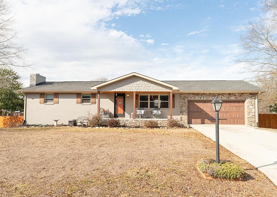 1st image of 145 Colonial Cir