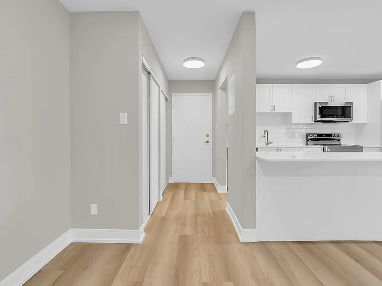 163 Macgregor Cres — Photo 2