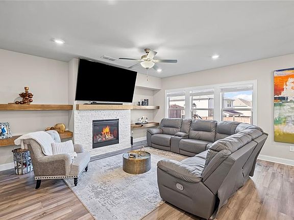 5th image of 490 Payne Rd