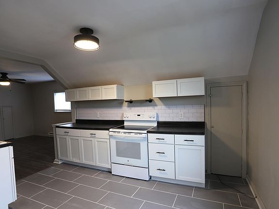 3rd image of 827 N Depot St #2