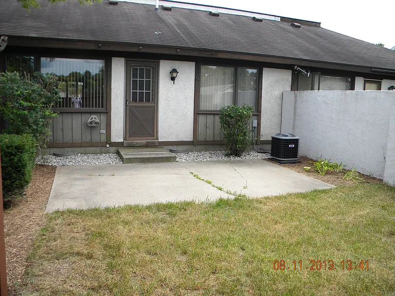 511 E 3rd St #B — Photo 6