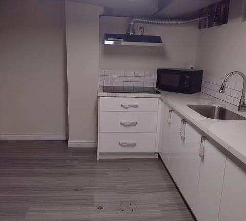 5th image of 3240 Askin Ave