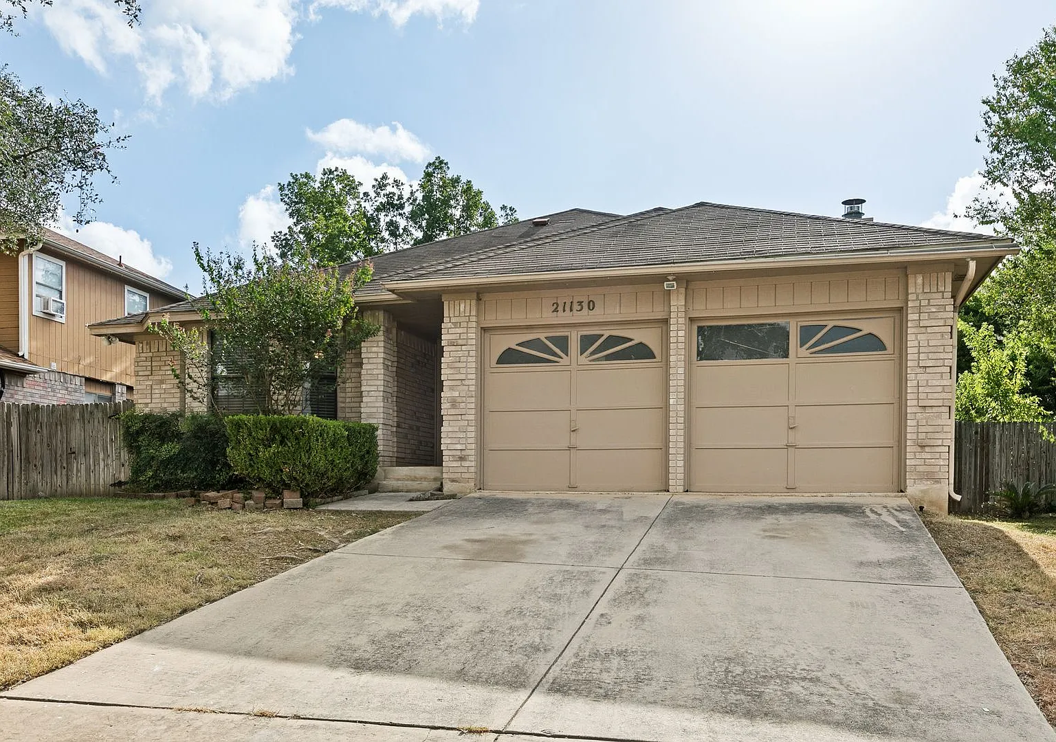 3-Bedroom Single Story Home In Encino Park — Photo 3