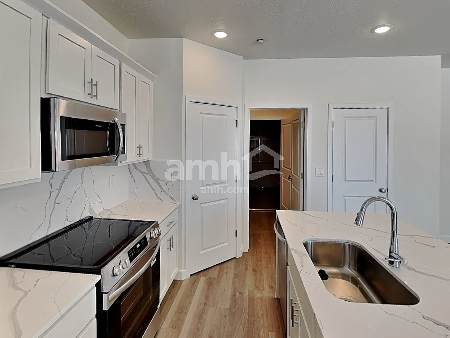 5 bed, 3.5 bath, 2236 sqft, $2,910 — Photo 3
