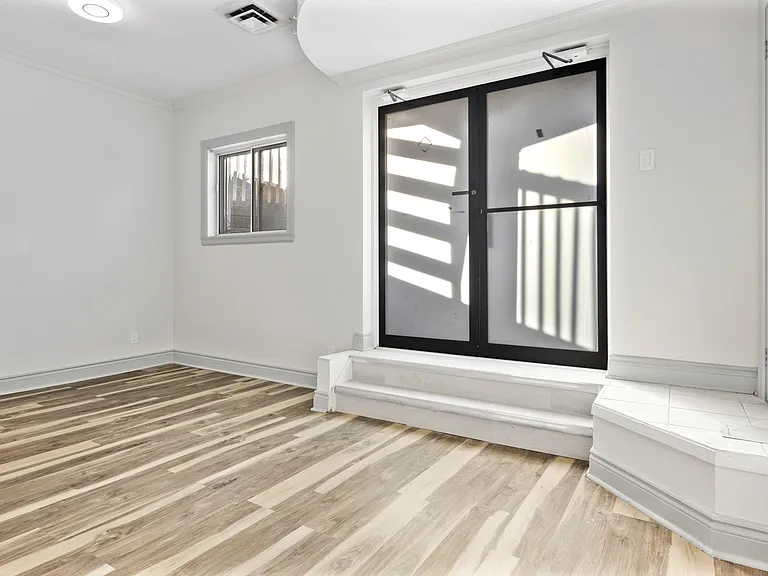 455 Somerset St W #2 — Photo 2