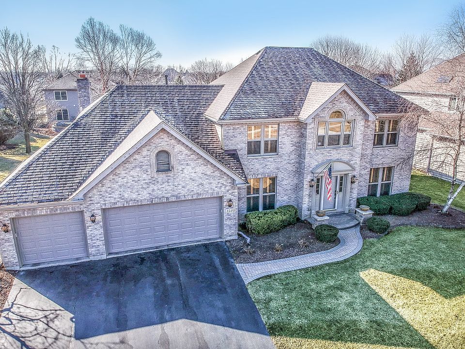 Beautifully updated home inside and out. Spacious updated three car garage Georgian located on prime lot one block to school. Located  in Ashbury subdivision a pool, clubhouse and tennis community.