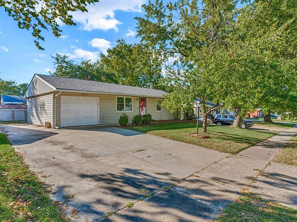 1st image of 3129 SW Grand Ct