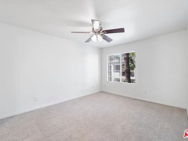 5530 Owensmouth Ave #316 — Photo 8