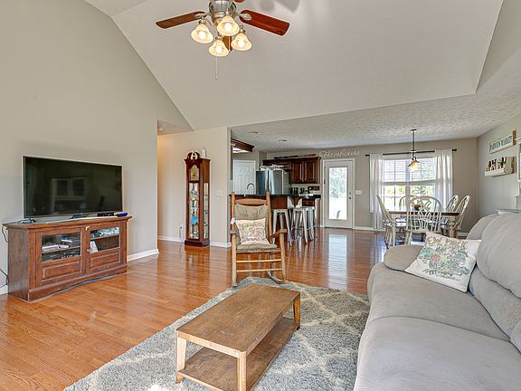 4th image of 111 Kolby Ct