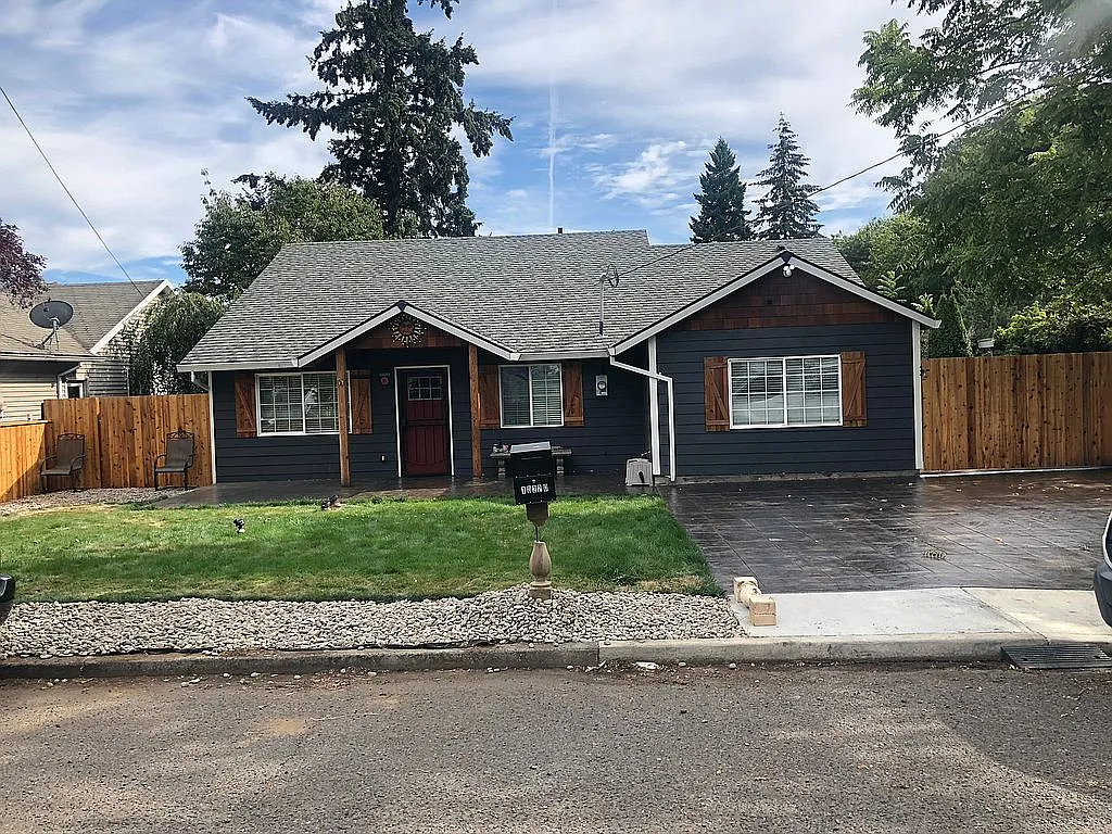 10220 SE Raymond St photo 1