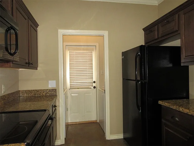 2907 Old Ironsides Dr — Photo 15