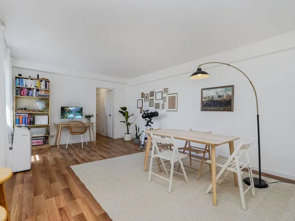 2821 Kings Highway image 13 of 22