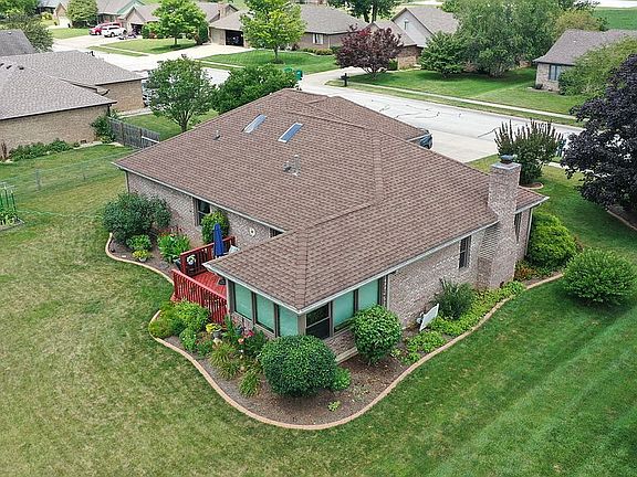 3rd image of 1375 Renee Dr