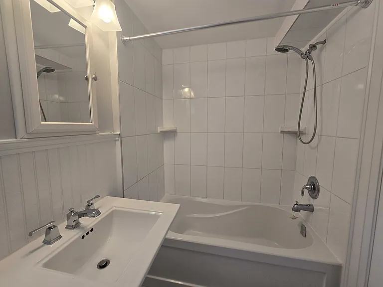 66 Greenfield Dr #BASEMENT — Photo 12